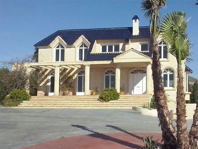 Будинок за містом Аліканте з ділянкою 0,53 га