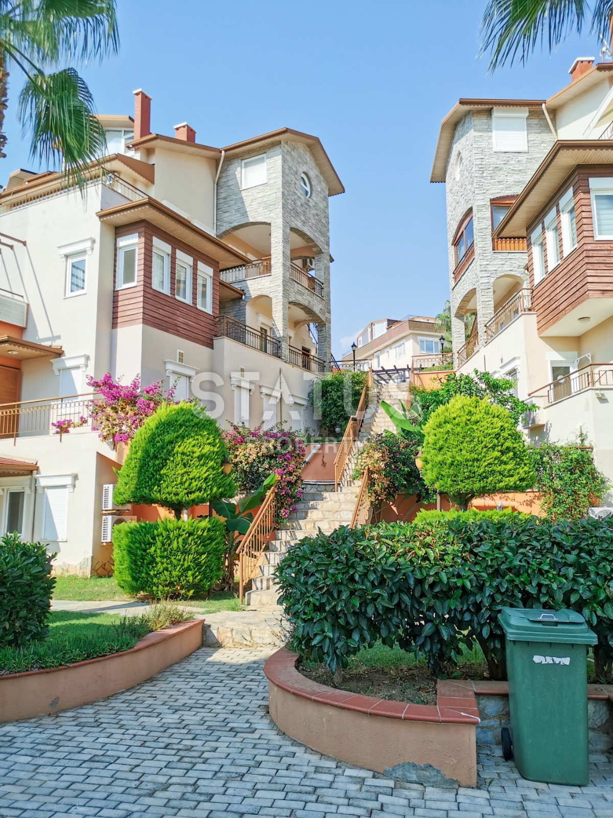 Пентхаус з шикарним видом на море в елітному комплексі вілл