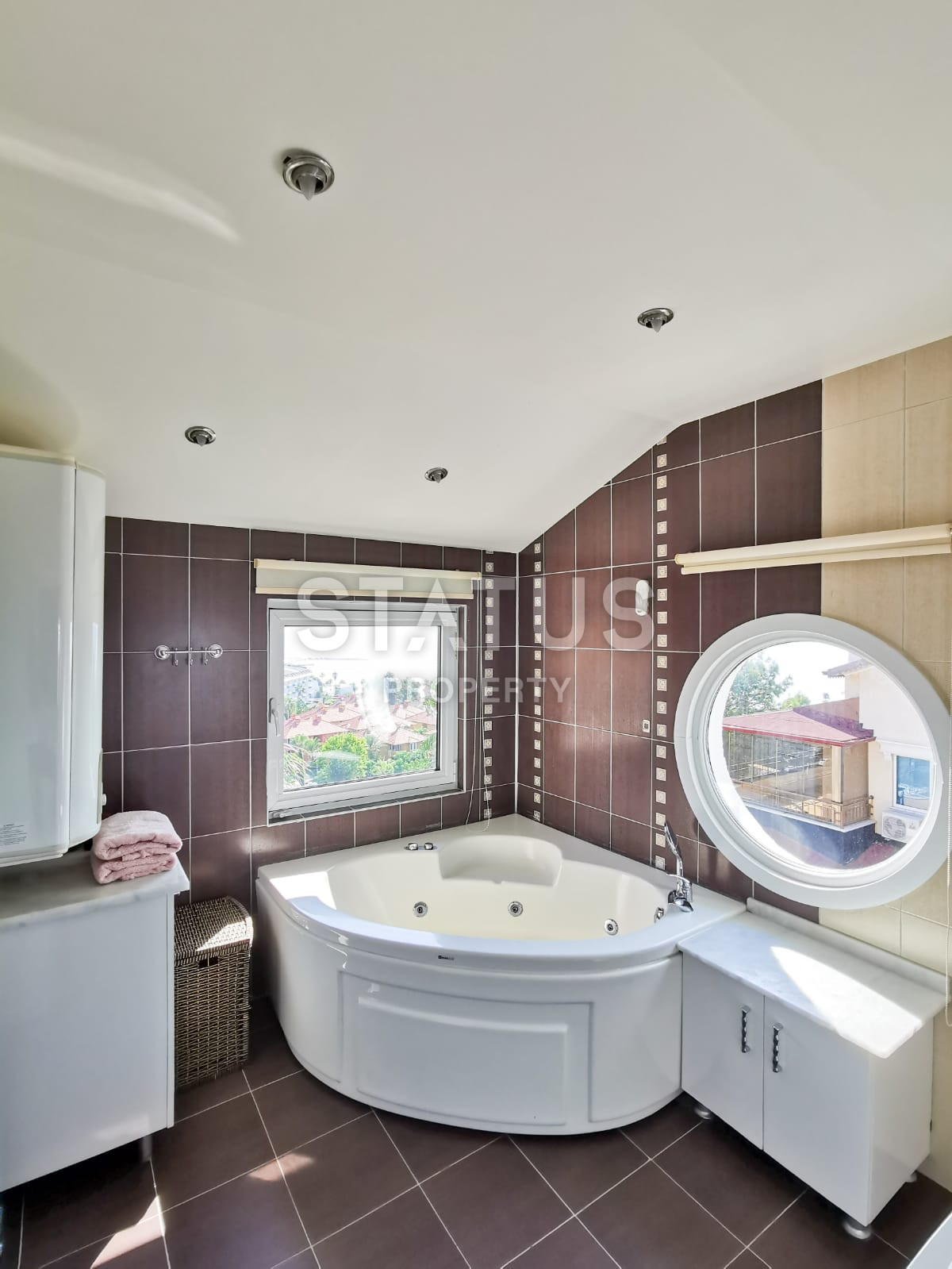 Пентхаус з шикарним видом на море в елітному комплексі вілл